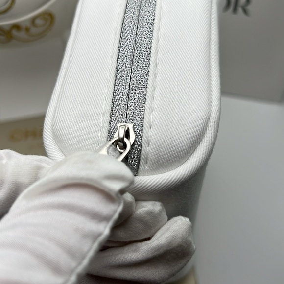 DiorWhite Cosmetic Pouch Shimmering Zip ClosureLipstick & Diorshow Mascara NWOT - Picture 8 of 17